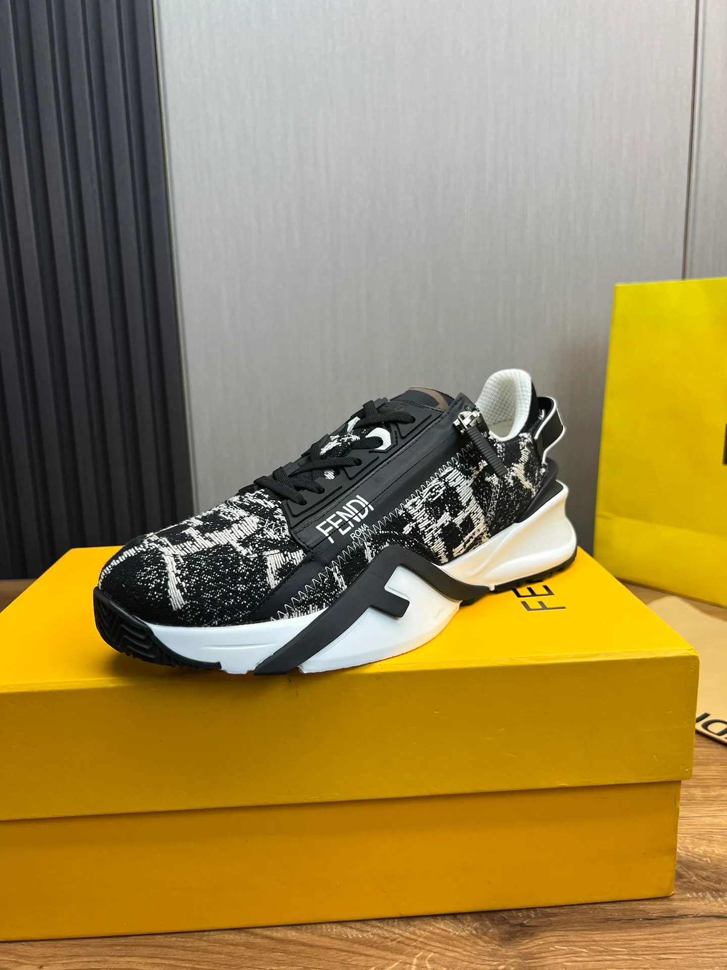 Men's shoes 💰500💰 Fendi [Fendi] hot style is on the market 🔥Fashionable casual men's shoes 🔱 Made of original brand fly knit fabric. Original cowhide + breathable mesh lining + sheepskin feet. Perfect shape and top quality, you deserve it 🔜Original rubber outsole, ultra-light, non-slip and wear-resistant 👣 Standard size 38-44